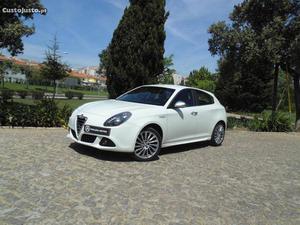 Alfa Romeo Giulietta 2.0 JTDm Distinctive Janeiro/12 - à