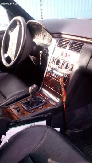 Mercedes-Benz E 220 Classic Março/96 - à venda - Ligeiros