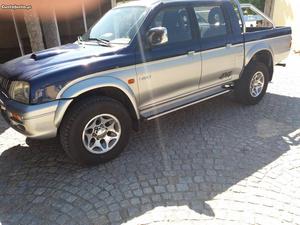 Mitsubishi L200 Strakar Novembro/00 - à venda - Pick-up/