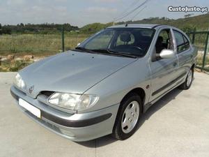 Renault Mégane 1.6i RT Classic Abril/98 - à venda -