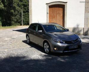 Toyota Auris D-4D Sport kms Outubro/14 - à venda -