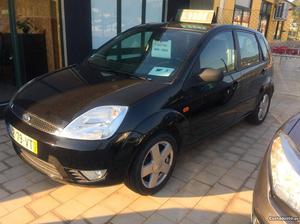 Ford Fiesta  cv Dezembro/03 - à venda - Ligeiros