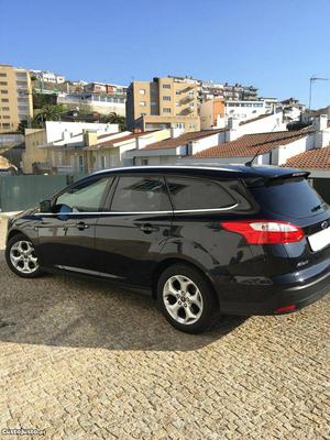 Ford Focus titaniun Setembro/13 - à venda - Ligeiros