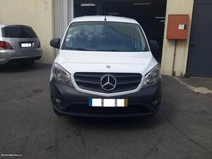 Mercedes-Benz 108 cdi sinistrado Dezembro/13 - à venda -