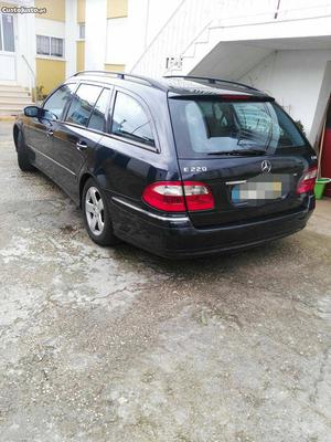 Mercedes-Benz E 220 CDI Março/04 - à venda - Ligeiros