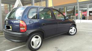 Opel Corsa 1.5 td 5 portas Abril/98 - à venda - Ligeiros