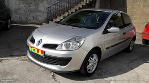 Renault Clio Dinamique Dezembro/05 - à venda - Ligeiros