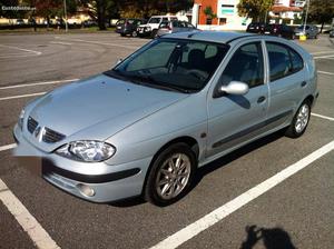 Renault Mégane 1.4 AC ou Troco Mota Agosto/00 - à venda -