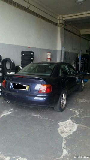 Audi A4 citadino Dezembro/95 - à venda - Ligeiros