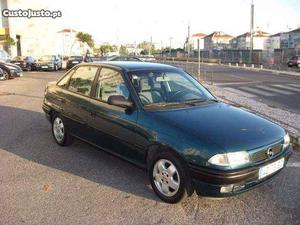 Opel Astra 1.4 8v Dezembro/96 - à venda - Ligeiros