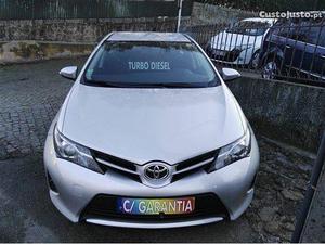 Toyota Auris 1.4 D4D Sport tourer Março/14 - à venda -