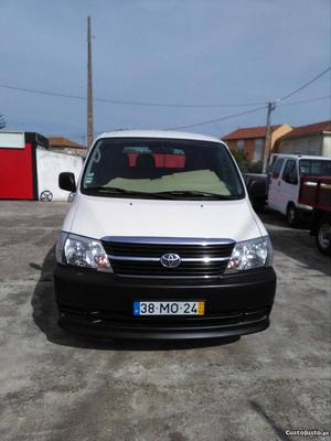 Toyota HiAce Furgão 3 L A.C. Dezembro/11 - à venda -