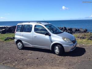 Toyota Yaris Familiar Fevereiro/02 - à venda - Ligeiros