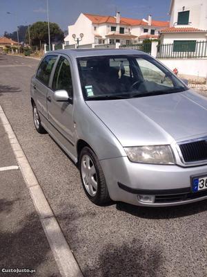 Skoda Fabia  V Abril/01 - à venda - Ligeiros