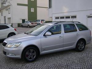 Skoda Octavia 1.6 TDI BREAK Outubro/12 - à venda - Ligeiros