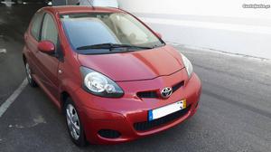 Toyota Aygo Xplay Abril/10 - à venda - Ligeiros