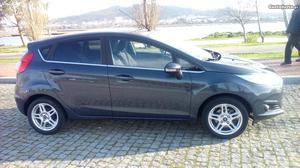 Ford Fiesta TITANIUM Março/14 - à venda - Ligeiros