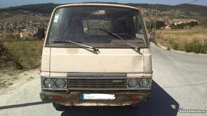 Nissan Urvan 2.3D B/Motor Setembro/87 - à venda -