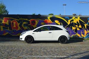Opel Corsa 1.3 Black Edition Junho/10 - à venda - Ligeiros