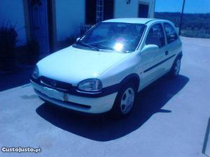 Opel Corsa B 5 lug Diesel 12 Dezembro/97 - à venda -