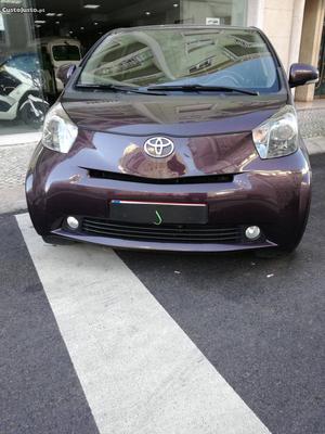Toyota iQ 1.0Vvti Fevereiro/12 - à venda - Ligeiros