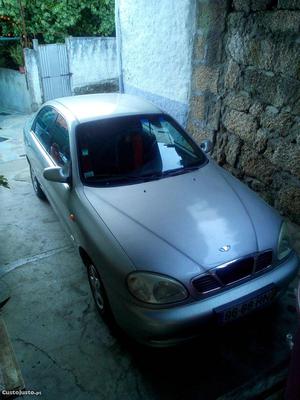 Daewoo Lanos 1.4 Gasolina Abril/01 - à venda - Ligeiros