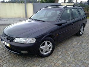 Opel Vectra Caravan 1.6 Fevereiro/98 - à venda - Ligeiros