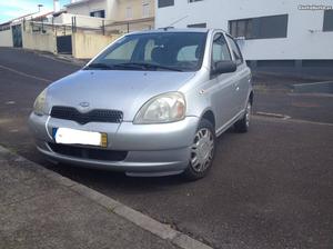 Toyota Yaris 1.0 Setembro/02 - à venda - Ligeiros