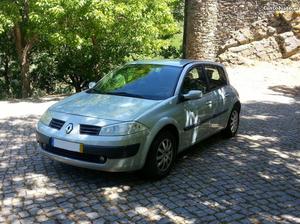 Renault Mégane 1.5 Dci 79EURMês Novembro/02 - à venda -