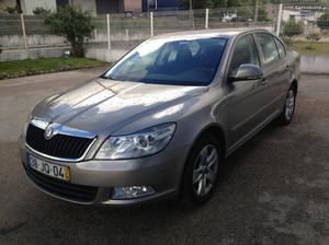 Skoda Octavia 1.6tdi 105cv Agosto/10 - à venda - Ligeiros