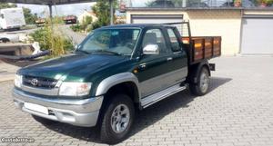 Toyota Hilux 2.5 D4D 4x4 XCAB Maio/05 - à venda - Pick-up/