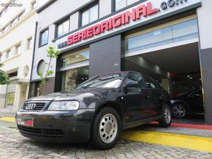 Audi A3 1.6i 5 portas Junho/00 - à venda - Ligeiros