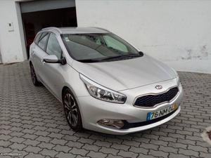 Kia Ceed SW 1.6 CRDi TX Fevereiro/13 - à venda - Ligeiros