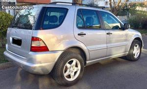 Mercedes-Benz ML 270 cdi Março/00 - à venda - Ligeiros