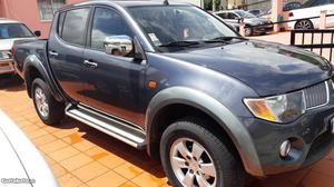 Mitsubishi Strakar 4x4 cab.dupla Dezembro/09 - à venda -