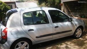 Renault Clio 1.4 Fevereiro/02 - à venda - Ligeiros