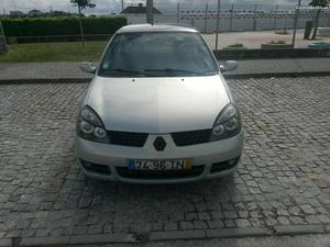 Renault Clio 1.5 dCi Maio/02 - à venda - Comerciais / Van,