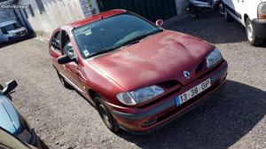 Renault Mégane 1.4i com D.A. 96 Abril/96 - à venda -