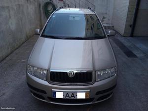 Skoda Fabia Break  mil klm Maio/05 - à venda -