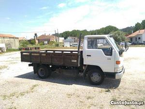 Toyota Dyna 150 Julho/99 - à venda - Comerciais / Van,