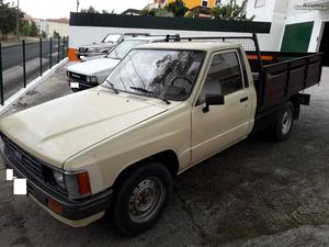 Toyota Hilux Pick up 2.4D Abril/86 - à venda - Pick-up/