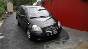 Toyota Yaris 1.4 D4D 5Lug Março/04 - à venda - Ligeiros