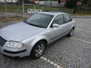 VW Passat 130cv nacional m6 Dezembro/00 - à venda -