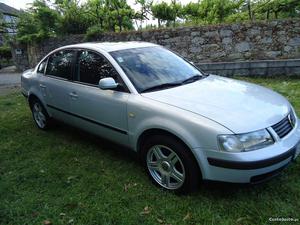 VW Passat tdi 115cv Abril/99 - à venda - Ligeiros