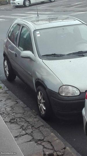 Opel Corsa 1.4 Sport Julho/93 - à venda - Ligeiros