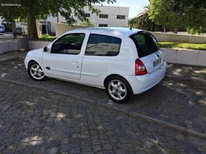 Renault Clio 1.5 dci aceito retoma Abril/04 - à venda -