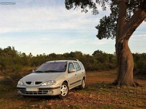 Renault Mégane 1.4 RXE Break Fevereiro/00 - à venda -