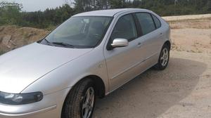 Seat Leon 1.4 c/ac Maio/00 - à venda - Ligeiros