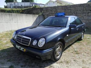 Mercedes-Benz E 220 Classic Março/97 - à venda - Ligeiros