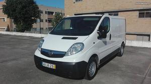 Opel Vivaro 2.0 cdti fibrada Abril/10 - à venda -